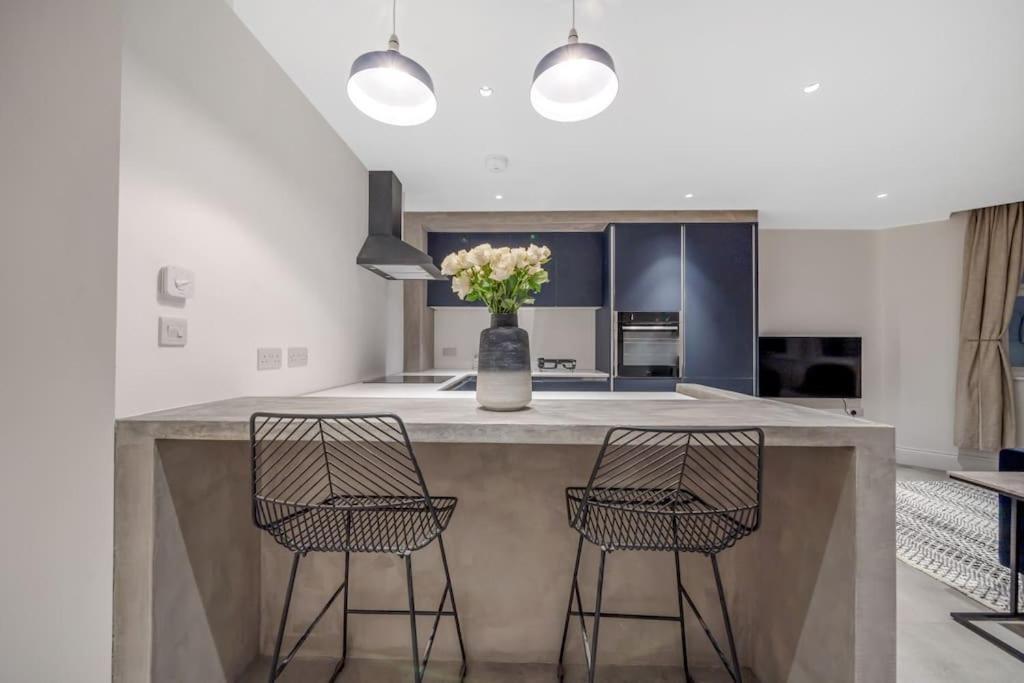 Trendy 2 Bedroom 2 Bathroom Apartment Minutes From Seafront In St Leonard'S Hastings St Leonards-on-Sea Bagian luar foto